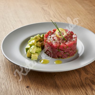 Tuna tartare with avocado and lemon