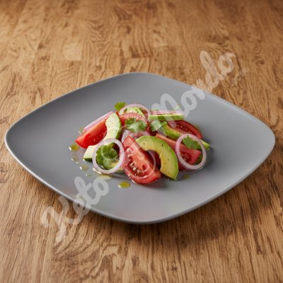 Salade tomate, avocat et oignon